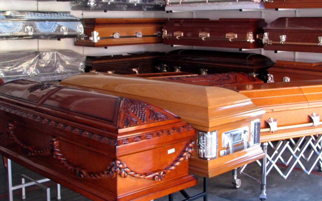 Różnice między trumną kremacyjną a tradycyjną